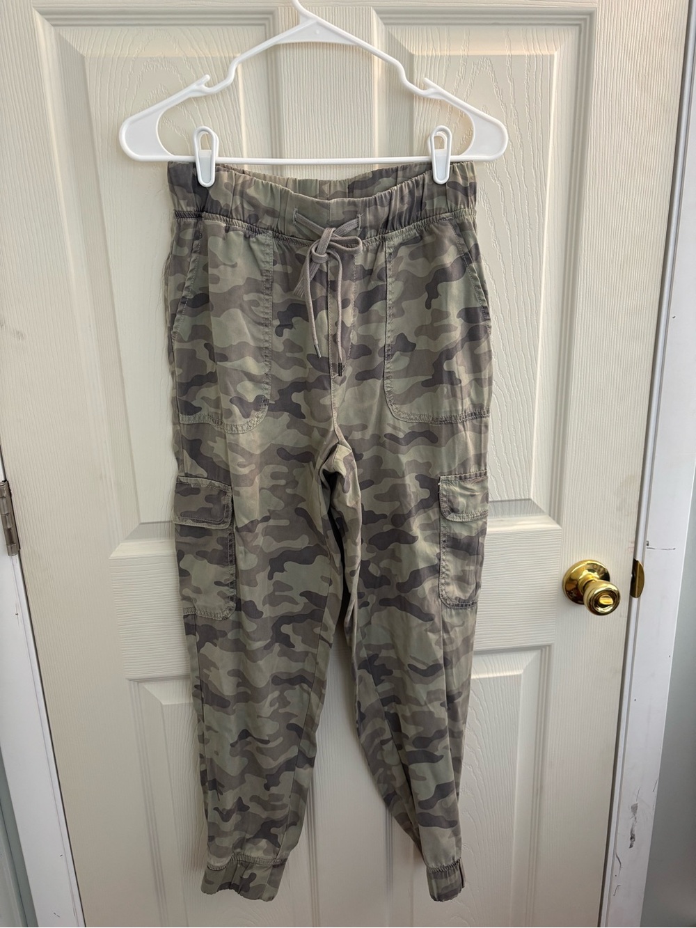 American Eagle Outfitters Camo Cargo Joggers - Olive